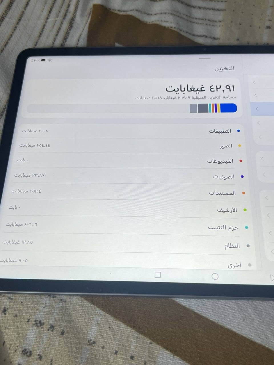 السلام عليكم لمن يهمه الأمر 
السلام عليكم
عندي ايباد هونر باد10 بيع او مراوس بأيباد air6 فما فوق الايباد مستعمل 3اشهر وا 12 يوم بس مو استخدام متواصل هواي في بعض الأيام 
الملحقات ياتي مع قلم هونر مع كيبورد ياتي مع الايباد مع شاحن مع ورقه الضمان سنه  للايباد والقلم 
ملاحظه جدا مهمه / يوجد عدة شخوط بسيطه لا تظهر بالتصوير ولاكن تتحسس باللمس لاكن لا تؤثر على اللمس ابدا  
يوجد في حافه الايباد جرد اللون قليل جدا تظهر في الصوره مؤشره وكذلك ظهر الكيبورد  في الصوره مؤشره 
مع العلم الأيباد لم يسقط ولا مرة وبعده حتى الشاشة مشاديلها لاسق حماية ولصور موجودة شوفوها 

السعر 480 وبيه مجال  واذا اكو مراوس بايباد air 6 فما فوق بعد أحسن حته لو ادفع فرق السعر للأسستفسار مراسلة الصفحة على الواتساب فقط ‏‪***********‬‏

نص مكتوب في الصور:
- حول الجهاز اللوحي
- 10
- MagicOS
- اسم الجهاز
- HONOR Pad 10
- المعالج المركزي
- Snapdragon 7 Gen 3
- Mobile Platform
- ذاكرة الوصول العشوائي
- ٨,٠ غيغابايت
- + ٨,٠ غيغابايت Honor RAM Turbo
- البطارية
- 10100 mAh
- ٢٥٦٠ X ١٦٠٠
- شاشة بتقنية حماية البصر من Honor
- السعة التخزينية للجهاز
- المساحة الفارغة ٢١٣,٠٩ غيغابايت
- الإجمالي ٢٥٦ غيغابايت
- الموديل
- HEY3-W00
- رقم الإصدار
- 10.0.0.132(C185E2R104P1)
- GPU Turbo
- إصدار MagicOS
- 10.0
- 70% الحالة حالة البطارية غير جاري الشحن مستوى البطارية 70% عنوان IP 192.168.1.122 fe80::2069:eff:fe5c:2160 عنوان Wi-Fi لوحدة MAC A0:9A:0C:29:90:01 عنوان البلوتوث A0:9A:0C:29:90:00 الرقم التسلسli ARMVUN6116H07155 مدة تشغيل الجهاز 37:07:55
- التخزين ٤٢,٩١ غيغابايت مساحة التخزين المتبقية ٢١٣,٠٩ غيغابايت/٢٥٦ غيغابايت التطبيقات ٢٠,٠٧ غيغابايت الصور ٢٥٤,٤٤ ميغابايت الفيديوهات ٠ بايت الصوتيات ٢٣,٨٩ ميغابايت المستندات ٢٥٢,٤ ميغابايت الأرشيف ٠ بايت حزم التثبيت ٤٠٦,١٦ ميغابايت النظام ١٢,٨٥ غيغابايت أخرى ٩,٠٥ غيغابايت
- حول الجهاز اللوحي رقم الإصدار 10.0.0.132(C185E2R104P1) GPU Turbo إصدار MagicOS 10.0 إصدار الأندرويد 16 منصة محرك الأداء محرك X Turbo تحديث نظام جوجل بلاي ١ تموز، ٢٠٢٦ تحديث الأندرويد الأمنى ١ آب، ٢٠٢٦ إصدار النواة 5.15.180-android13-8-00018-g9b2308ac0ad6-ab14563692 build-user@build-host #1 Sun Nov 30 12:19:45 UTC 2025 الحالة المعلومات القانونية معلومات المصادقة