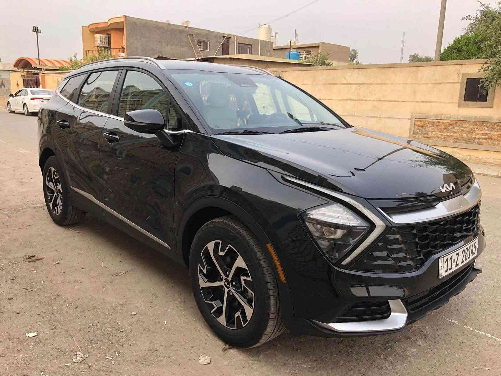 سبورتج 2023 وارد امريكي هايبرد فئة EX 

محرك 1600 تيربو سيارة قوية و اقتصادية جداً 
ماشية 22 الف ميل قابل للزيادة

لون الداخل النيلي و الاوف وايت جلد (نادر و مرغوب)
السيارة ما داخلة اي صيانة فقط تبديل دهن محرك
المواصفات

تدفئة كشنات وستيرن
كروز سرعة
رادار امامي مانع اصطدام
تحديد مسار
نقاط عمياء
حساس جامة امامي
مانع تزحلق
سايد بريك دكمة
اربع  انظمة قيادة
‏SPORT, ECO, SMART, SNOW
فور ويل درايف 
حاكية بلوتوث 
بصمات ابواب 
تشغيل بصمه
تشغيل عن بعد

لايتات لد طاسة
مضخم صوت سستم
حساس خلفي 
كشن سائق كهرباء
منفذ شحن وايرليس و كذلك مخرج شحن في الكشنات 
اشاير بلمري 
توقف ذاتي 
تبريد امامي وخلفي
شاشه دجتال متصل 
كامره خلفيه واسعة 
تبريد بيانو
بوصله
تحكم ستيرن كذلك شفتات 
لايتات لد امامي وخلفي

حادث دعامية امامية و بارد بسيط بخشم البنيد والجاملغ كما في الصور ما مكحل و بيها ايرباك 

السعر 185
مكان السيارة بغداد

‪***********‬ بغداد, العراق
