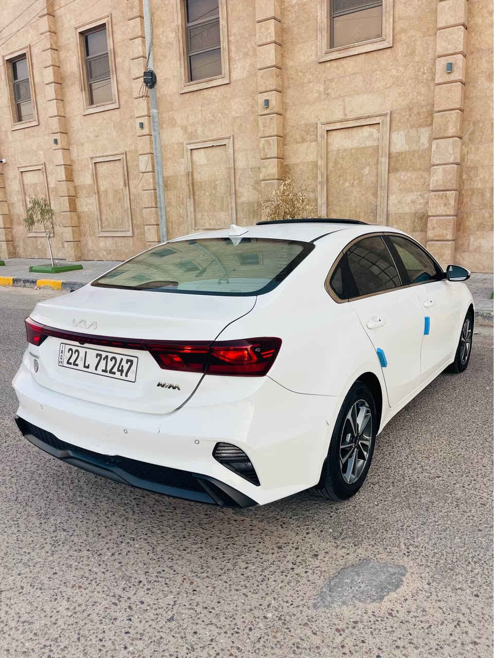سلام عليكم 
كيا سيراتو ٢٠٢٣ خليجي محرك ٢٠٠٠ فول مواصفات رقم اربيل ماخذها من معرض الاعتماد زيرو وكاله بأسمي سياره كفاله عامه ضربه صبغ تبديل بارد دعاميات فتحه تبريد خلفي شاشه كبيره ويل كب كروم تخم تاير هسه شاده سبير مانازل مري شفط وبقيه المواصفات واضحه بلصور 
مكاني البصره الجبيله قرب مول بصره تايم سكوير 
للاستفسار
***********
او 
‭*********** البصرة, العراق

