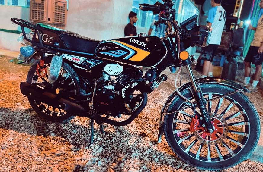 السلام عليكم
سولنك موديل 25 زنجيل محرك 200
وصل مليون و50يمه زود حيا الله 
يرهم مراوس وبيع 
تواصل خاص وع رقم 
***********
