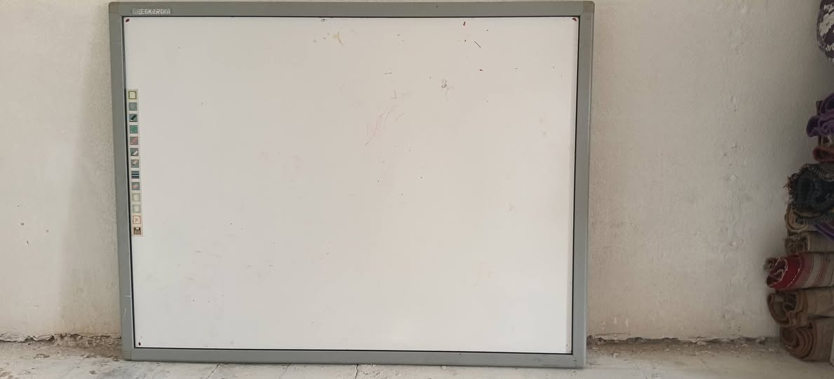 سبورة جديد قياس مترين×مترونص للبيع سعرها 65 مكاني الجريخي ***********
