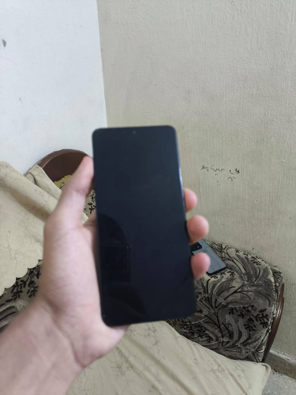 السلام عليكم Poco X6 Pro 5G 512   عشوائية 12 ببجي 120 فريم سلاسه فول مكفول كفاله عامه من الفتح ما عدا هاذ الكسر الخفيف الي بلزاويه وما مأثر ابد على اي شي ملحقاته كامله نقصه فقط كيبل شحن وعادي اي كيبل زين يشحن شحن سريع سعر 260 وبي مجال حك الجيه مكاني العمارات الجديده قرب مسبح العماره الكبير شراي خاص او اتصال
***********
***********او مراوس
