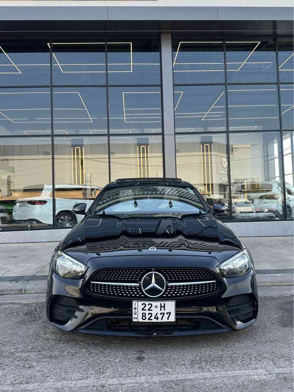 Mercedes E350 AMG 
2021 
30 000mil 
Raqam shansem danaya 👈
2 darkay bellade bastraya 
2 chamlxe peshe boyaxa 
Masafat full 
5 kamera 
Sanduq shaft 
Sama3a bilmster full 
*********** أربيل, العراق
