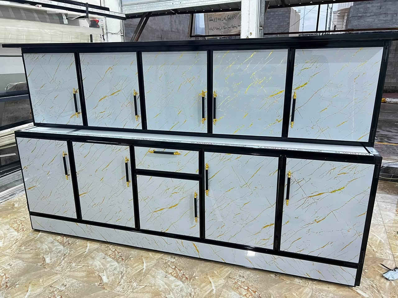 كونترات. حطاطه جديد سعر المتر 100 الف.  
سعر الكونتر المترين ونص مع ملحق مع سنك مع مرمر 550. 
كونتر مترين مع ملحق مع سنك متر ونص مع مرمر 450 الف. 
كونتر ثلاث متر مع ملحق مع سنك متر ونص. 650 الف 
سنك متر ونص مرمر. سعر 150 الف.  
شرط حطاطه.  عنوان. الرمادي تأميم. 
قريبااا جددا   افتتاح معرض اثاث في  مدينه راوه الحبيبه 
باقي الكونترات كل كونتر له سعر 
تواصل.  ***********.
