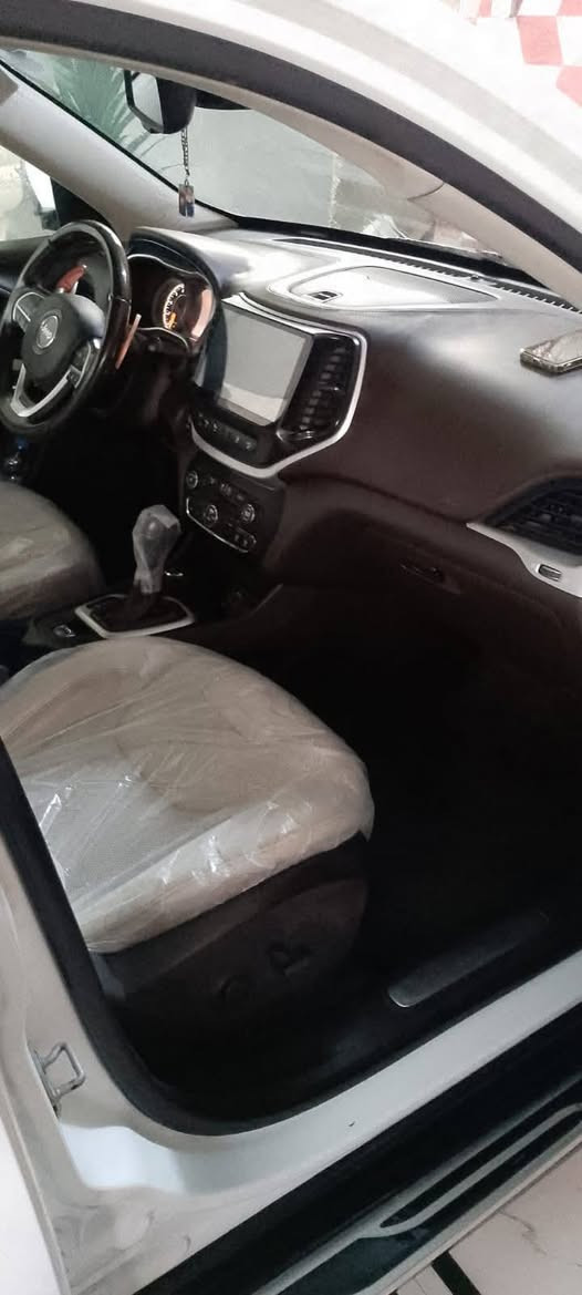 للبيع جيب بزون موديل 16 أوفرلاند 6 سلندر جنطه شفط رادار امامي وخلفي توقف ذاتي فور ويل سعر 140 ألعنوان العمارة ***********
