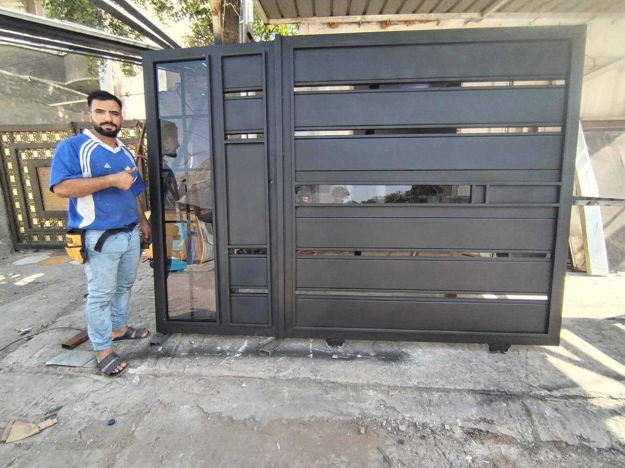حداده حيدر الكناني
 مستعدون كافه انواع الحداده🧑‍🏭
 ابواب🚪 شبابيك🪟 كرفانات🏪 محجرات ☑️سقايف كيسبان✅ غرف سندويج✅ سياج خارجي ✅ مراجيح ✅قمريات مطابخ ✅يتوفر لدينا احدث الديكورات التركية 🇹🇷 العمل داخل بغداد العنوان بغداد العبيدي ***********

نص مكتوب في الصور:
- حدادة حيدر الكناني
- 2024
- h . n . k
- ***********