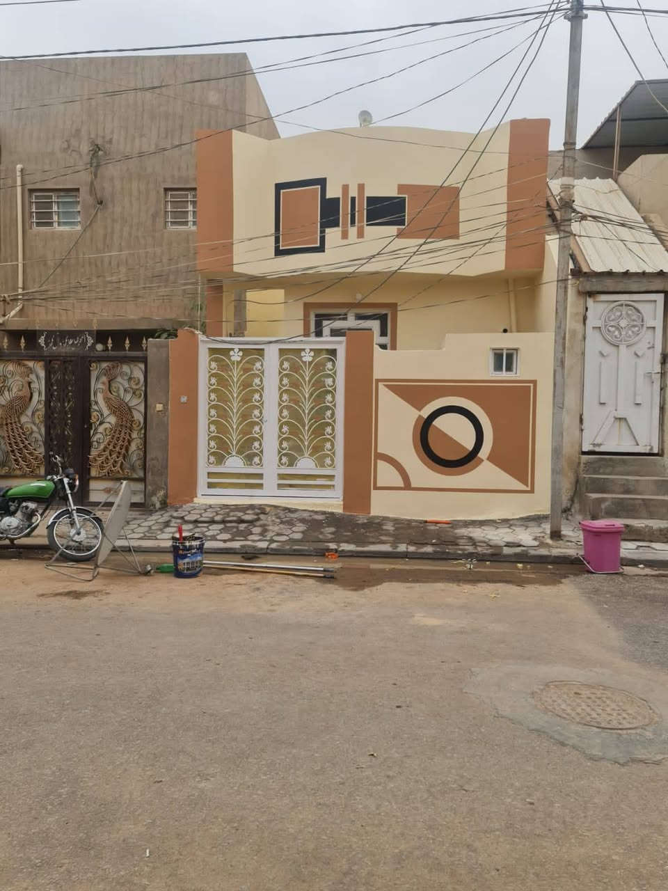 السلام عليكم...صبغ واجهة ١٠٠ متر يشمل تصليح وثلاث قوط أساس وقاطين بلاستيك كل هذا فقط ١٥٠ الف فقط عمل   دقه بالعمل على أيادي خبراء في العمل العرض المدة خمسة أيام الاستفسار مراسلة الصفحة او الاتصال على الرقم *********** أو على والاواتساب
