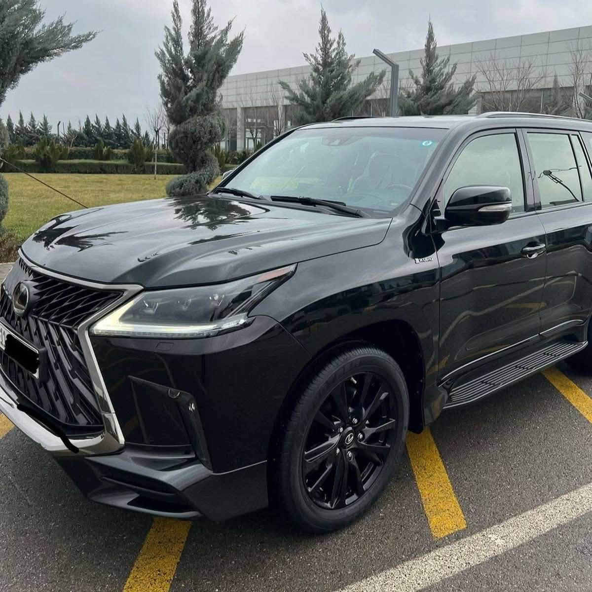 لكزس 2019 كورو اصلي
ماشي ٦٣ الف جديده بالكارتون 
رقم بغداد باسمي مميز 
داخل احمر جديده كفاله من جكه الابره
السعر ٦٨٥ 
***********
