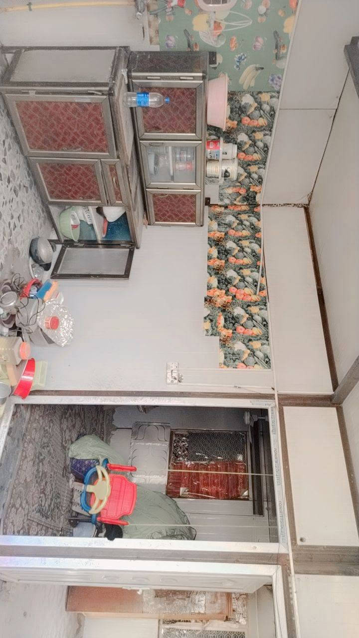 سلام عليكم كرفان كامل بدون ارضية للبيع... يحتوي على غرفتين ومطبخ وحمام... بغداد حي الاعلام...*********** واتساب
