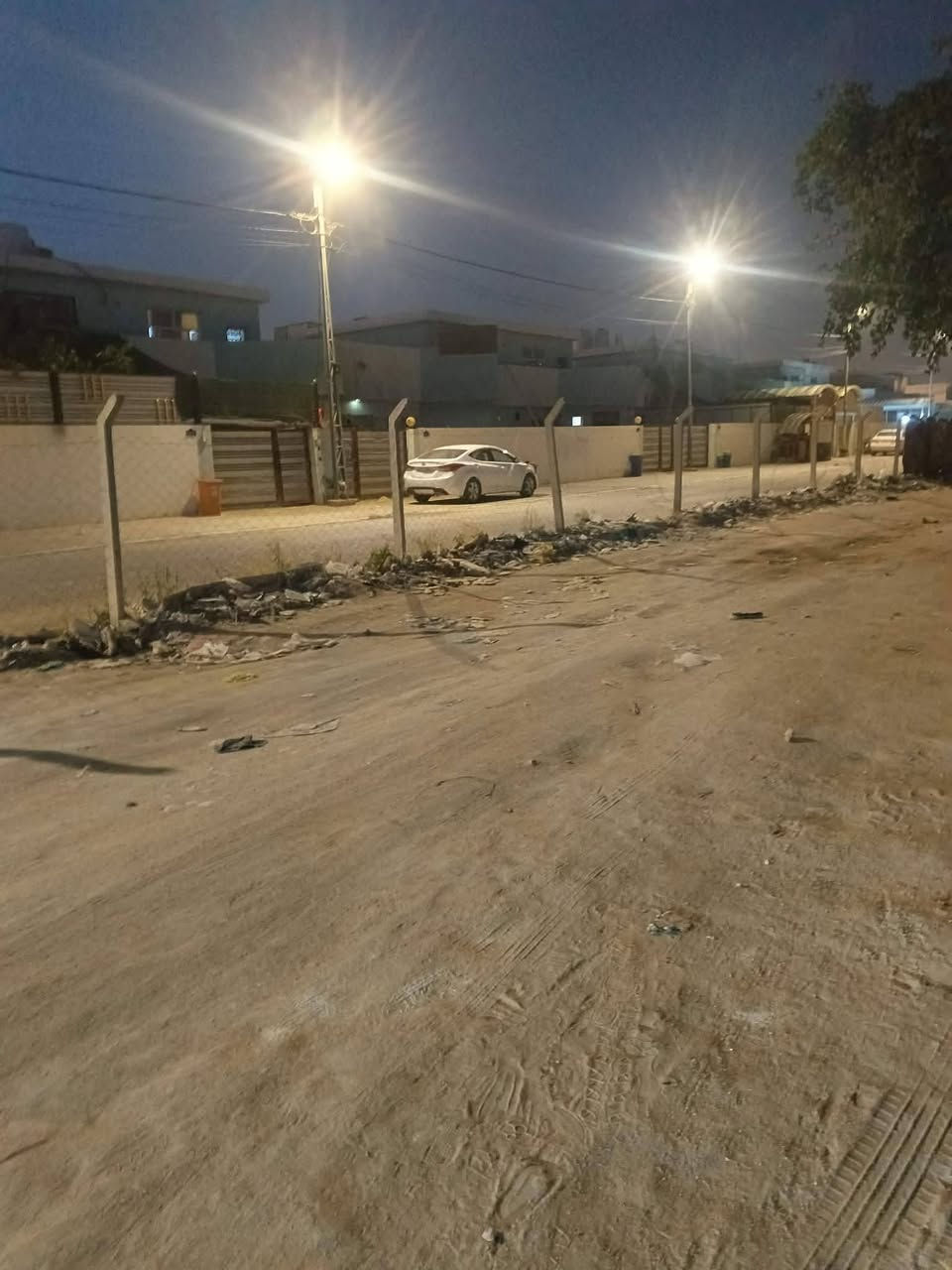 سلام عليكم عرصه ١٠٠ متر نداء شارع ٢٠ مقابيل مجمع كرار عرصه بسمي مداور مباشر قريبه جدن علا شارع مجمعات سعر ٤٩ وبيه مجال اي ستفسار اتصل *********** عرصه متل جنيان مكانه حلو وقريبه علا خدمات
