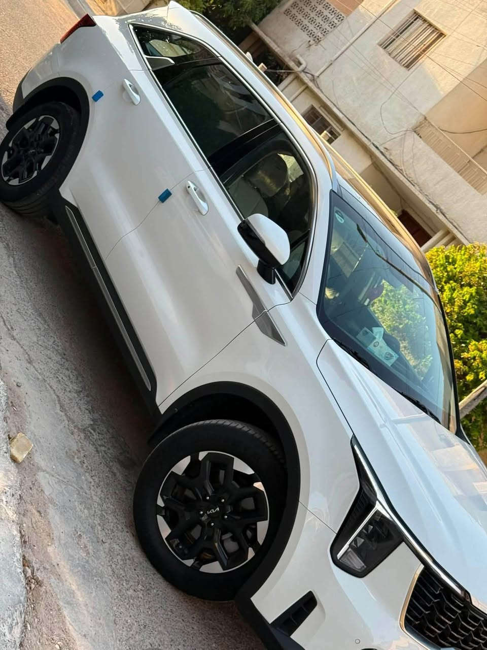 السلام عليكم

كيا سورنتو 2024 خليجي  الرقم اربيل الدولي بأسمي تحويل مباشر   
ماشيه (55) الف ومكفوله من الصبغ والتبديل والحالوب عدا رصعه صغيره مسحوبه PDR ومأشره بالصور 

بانوراما 

تشغيل عن بعد 

حجم لمكينه 4 سلندر 2500 

حساسات اماميه وخلفيه 
بصمات عدد 2 وتشغيل عن بعد

ترحيب ذكي 

انارة محيطيه 12  لون 

شاشه كار بلي متصله  

سايد بريك بصمه 

بردات خلفيه 
شاحن لاسلكي 

منافذ تايبسي بالكشنات 

منافذ يواس بي 

تحكم كشن الراكب بالصفحه

‏Led امامي وخلفي

اوتو هولد

نظام نزول منحدرات 

7 راكب 

٣ قطع تبريد 

صندوق كهرباء 

فول تحكم ستيرن 

وباقي مواصفات المواصفات معروفه

ورايدها 257$ 
والاتصال ***********
بغداد / الوزيريه
