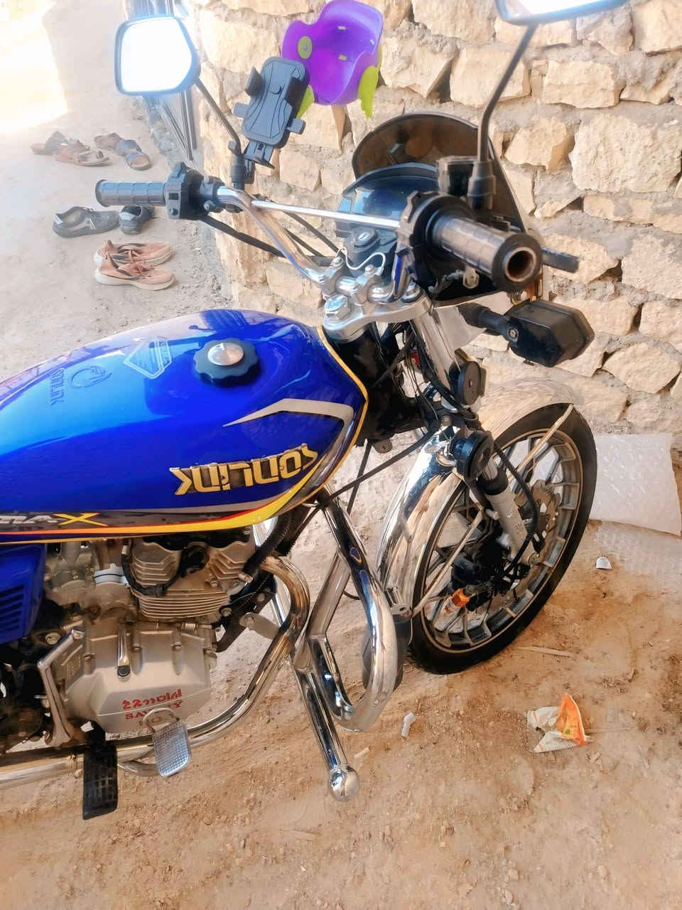 ايراني للبيع فقط منفيس 
محرك سيڤان 150cc
2024محرك نضيف ما مفتوح ولا برقي 
نضيف كهربائياته شغاله  سعر 750 مكان الرمادي 
زنگوره ناحية اليرموك ***********
