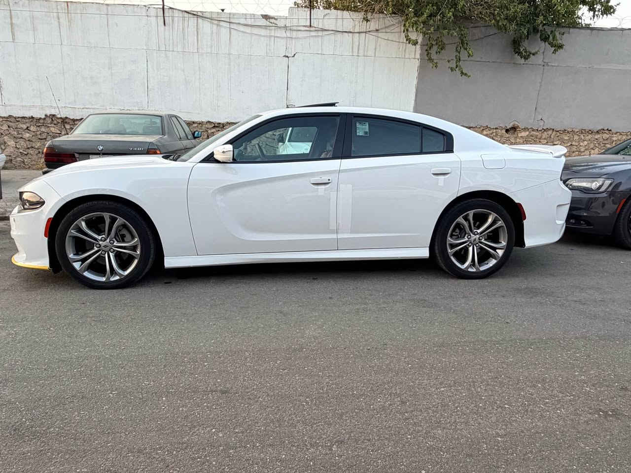 جارجر موديل 22جيتي بلص 
خليجي شركه هارلم 
فول مواصفات 
كشنات خزن 
كشن تدفئه تبريد
حساس ورادار 
ستيرن كهرباء
داخل احمر
كلين بدون ضرر
ماشيه ٨٠
رقم اربيل
مكانها موصل 
*********** موصل, نينوى
