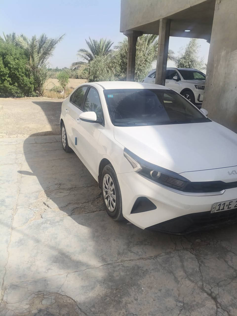 سلام عليكم سيراتو موديل 24 مكفولة رقم بغداد محرك 2000 سعرها 165
رقم الهاتف 
***********
***********
