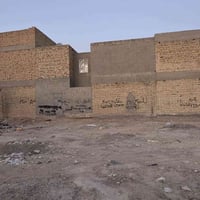 عرصة للبيع 400م شارع المطار القديم قريب على جامع الذهبي قبل الجامع تقر...