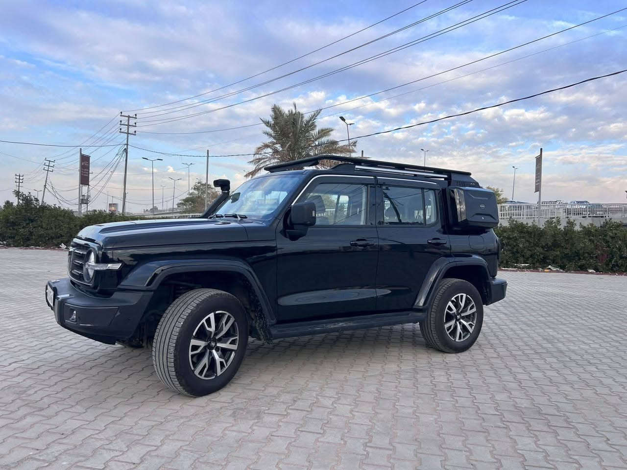 تانك 300 مستخدمه سيارة شبه جديدة عداد 9,800 كم فقط وبمواصفات قوية جداً لعشاق الأوف رود 👇
⚙️ المحرك:
2.0 لتر تيربو + نظام هايبرد
قوة تقارب 346 حصان
ناقل حركة أوتوماتيك 9 سرعات
نظام دفع رباعي حقيقي 4WD
🛞 تجهيزات الأوف رود:
✔️ دبل ثقيل + دبل خفيف
✔️ قفل دفرنس أمامي وخلفي
✔️ أوضاع قيادة للطرق الوعرة
✔️ نظام Crawl Control
✔️ كاميرا 360 درجة
✨ المواصفات:
✔️ شاشتين رقميات كبيرة
✔️ سقف بانوراما
✔️ مقاعد جلد فاخرة
✔️ بصمة تشغيل ودخول
✔️ Apple CarPlay & Android Auto
✔️ شاحن موبايل لاسلكي
🔥 سيارة تجمع بين القوة والفخامة والتكنولوجيا
🔥 حالة ممتازة واستعمال خفيف جداً
📍 الموقع: [النجف الاشرف]
💰 السعر: [46 مليون  ]
📩 للحجز والاستفسار راسل الصفحة الآن قبل البيع
📞 أو واتساب: [***********]
تانك 300 مستخدمه سيارة شبه جديدة عداد 14 الف كم فقط
