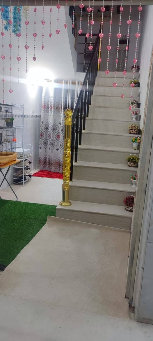 السلام عليكم
بيت طابو صرف للبيع مساحة ١٠٠م مربع ركن بحي الصدر قرب جامع 🕌  الرحمن
ط١ غرفة وصالة ومطبخ وبراني وصحيات داخليه وخارجيه 
ط٢  ثلاثة اغرف وصالة سنه البناء ٢٠٢٥ جدآ جدآ نظيف البيت 
السعر  155 مليون قابل للتفاوض 
الاستفسار إتصال ع الرقم  ***********
