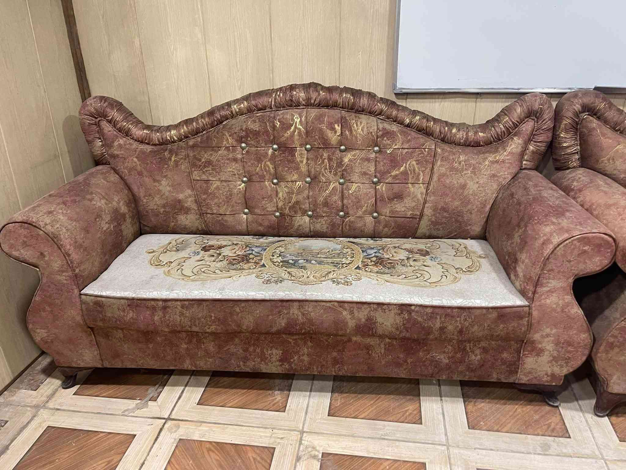 قنفات للبيع
حي الرساله الاولى 
***********

