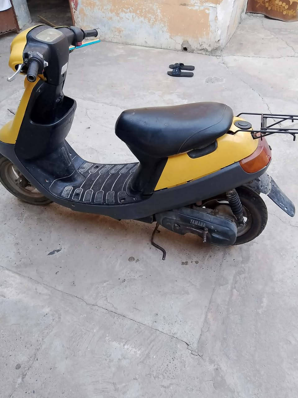 موطور للبيع مره واحده مفتوح شغال كامل سعره ٢٣٠ وبي مجال كلش نضيف رقم ***********
