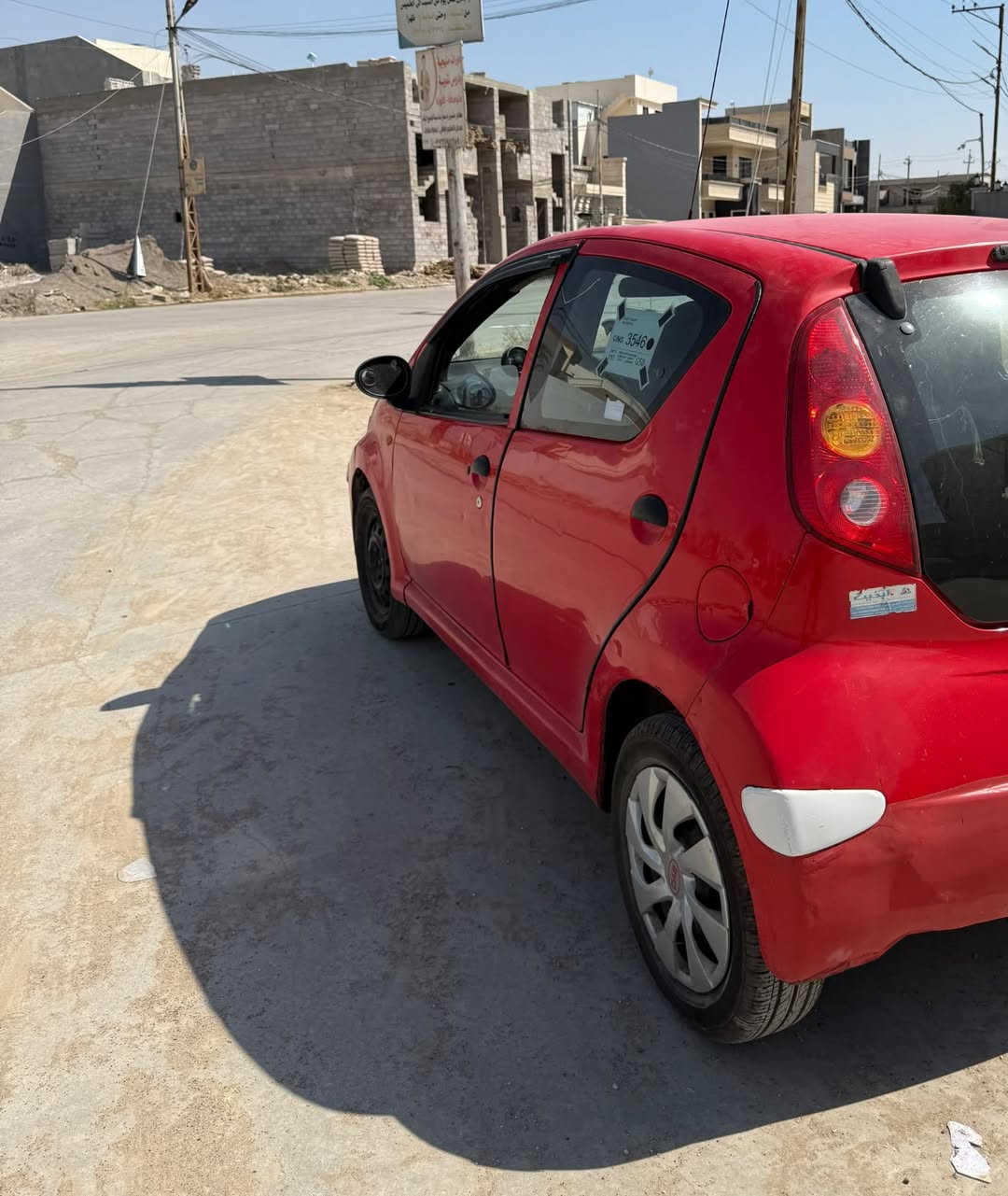 السلام عليكم
Byd f0 2013 
محرك شرط كير شرط كير عادي 
بدون صبغ 
تشغيل عن بعد 
قفل مركزي 
شاشة وكاميرا 
تبريد ثلج
السيارة مال بيت وجاهزة 
السعر٤٠ وبيها مجال 
***********
