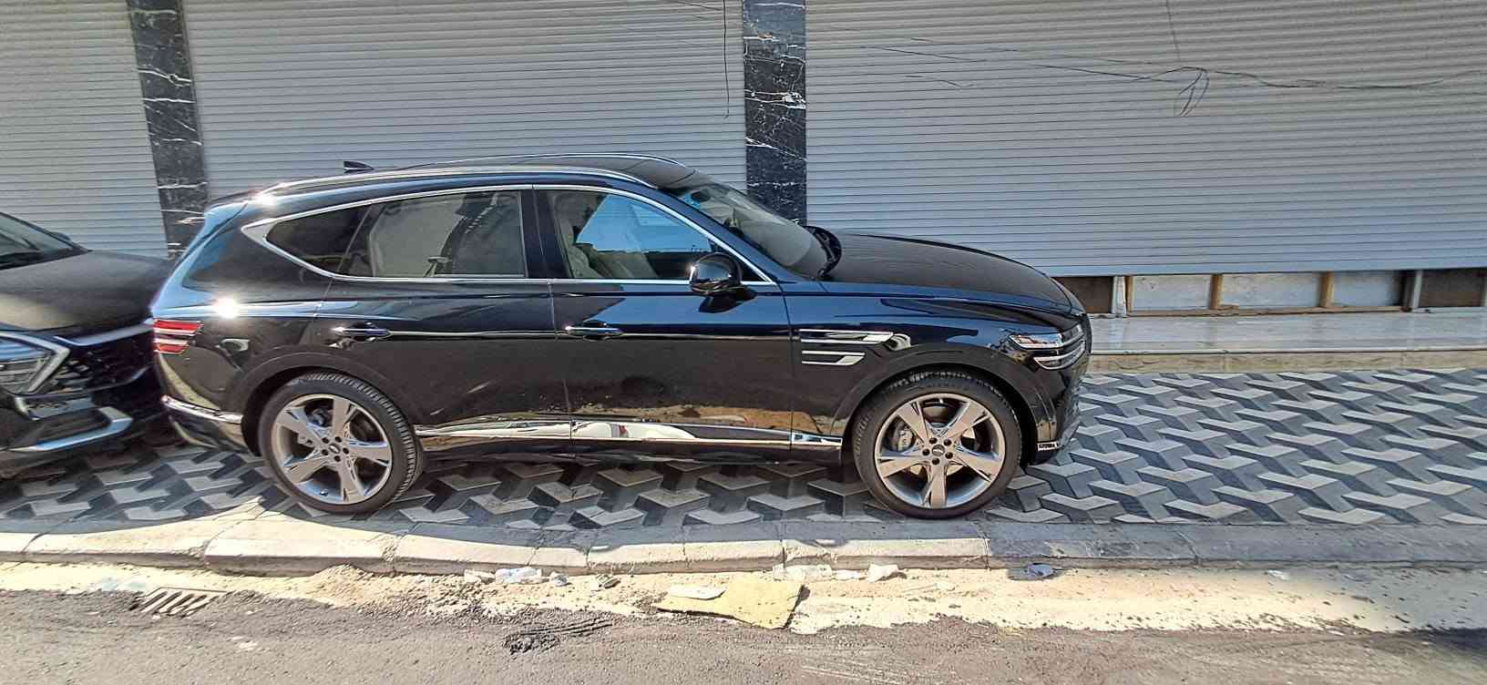 سلام عليكم جينسس GV80 للبيع موديل 2023 فول مواصفات فئة برستيج حادثها مرفق بالصور بنيد مبدل فقط والجاملغ مصبوغ وبيها كلير باب خلفي عكس السايق ايرباك دركة طاك فقط للبيع بدون مراوس بيع فقط مكان السيارة بغداد المنصور السعر 37000 دولار وبيها مجال 3شدات و70 ورقة [***********]

