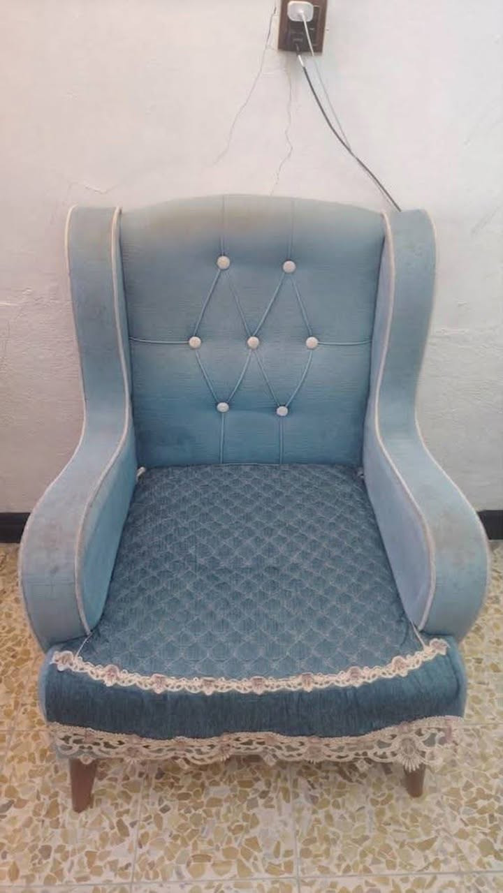 تخم ٧ مقاعد مع طبلات وجرجف وكوشات
مع طبلات هديه 
بس جبيره رجل وحده مبيها 
السعر ١٥٠ بي مجال
المكان بغداد الاعظمية
رقم هاتف  ***********

