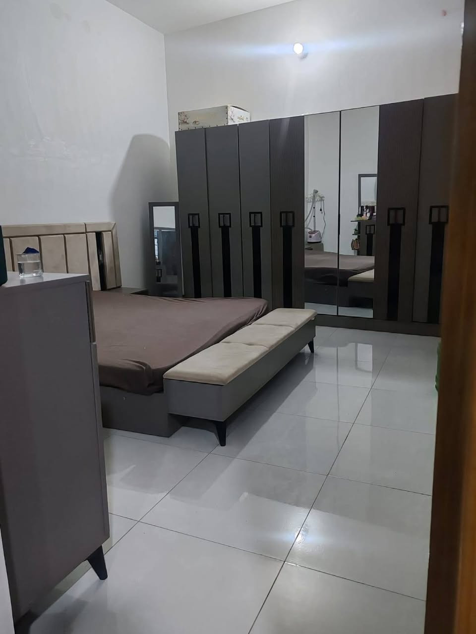 السلام عليكم
بيت طابو زراعي سند ٢٥
المساحه ١٥٠ متر
بناء حديث صب كونكريت مسلح يتكون من غرفتين وصاله ومطبخ وصحيات داخليه وخارجيه 
بيت بناء درجه اولا 
يعني متعوب عليه 
السعر ٧٨ مليون وبيه مجال
شارع علي قماره  مقابيل اسواق حسون للتفاوض للاستفسار والاتصال على الرقم التالي ***********او مراجعه مكتب دلاليه سيد عيد للعقارات شارع ٦٠ مجاور سلوان ابو الكاشي مقابيل اسواق ابو العبد شارع علي قماره
