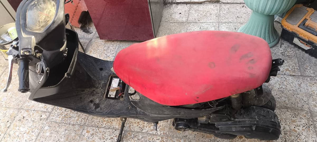 السلام عليكم دراجه كوم حديد للبيع مرات تشتغل مرات لا ابيع كوم حديد ماعرف شبيه طيني سعر وخذه للستفسار ***********
