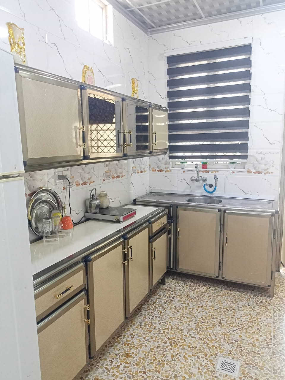 كونتر للبيع موصل جانب الأيمن سعر 350
***********
***********
