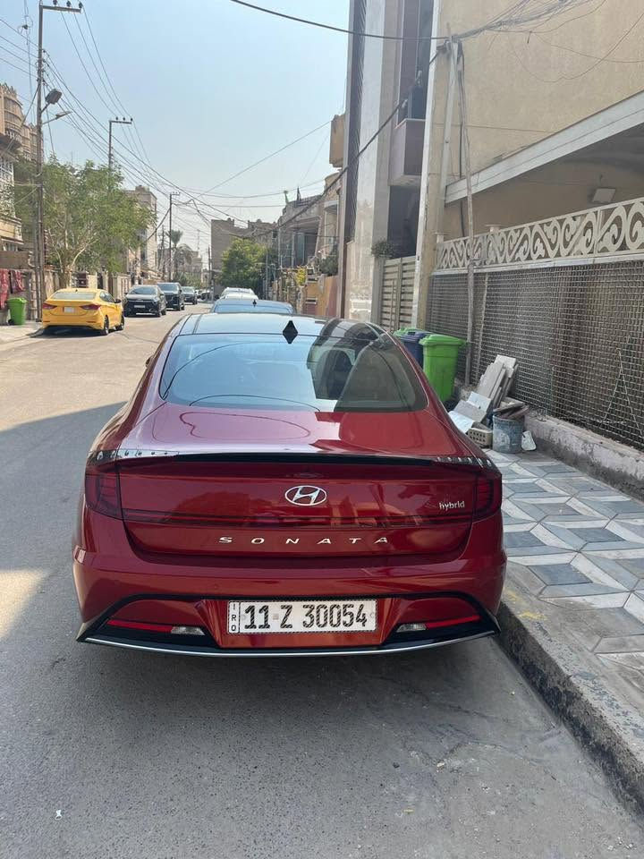 🚘 هيونداي سوناتا هايبرد 2023 Limited 🔥

🔴 اللون: أحمر
🔋 هايبرد بنزين
⚙️ أوتوماتيك 6 سرعات
🚗 دفع أمامي FWD
🐎 192 حصان

✨ المواصفات:
• فل أوبشن Limited
• فتحة سقف بانوراما
• جلد
• مقاعد أمامية كهرباء
• ذاكرة كرسي السائق
• تبريد وتسخين المقاعد الأمامية
• دركسون جلد ومدفأ
• شاشة وسطية 
• شاشة عدادات رقمية 
• Bose 12 سماعة
• Apple CarPlay / Android Auto
• شحن لاسلكي
• تشغيل عن بُعد
• Smart Key
• بصمة/دخول ذكي
• كاميرا 360°
• Blind Spot
• Blind Spot View Monitor
• حساسات أمامية وخلفية
• مثبت سرعة Adaptive
• Lane Keep Assist
• Lane Following Assist
• Forward Collision Warning
• Rear Cross Traffic Alert
• Head-Up Display
• إضاءة LED
• مساحات Rain Sensing
• مرايا كهرباء ومدفأة
• مراية داخلية Auto Dimming
• Smart Trunk
• Remote Smart Parking Assist — تتحرك قدام وورا من الريموت 🔑

📄 السيارة حادث أمامي

***********
