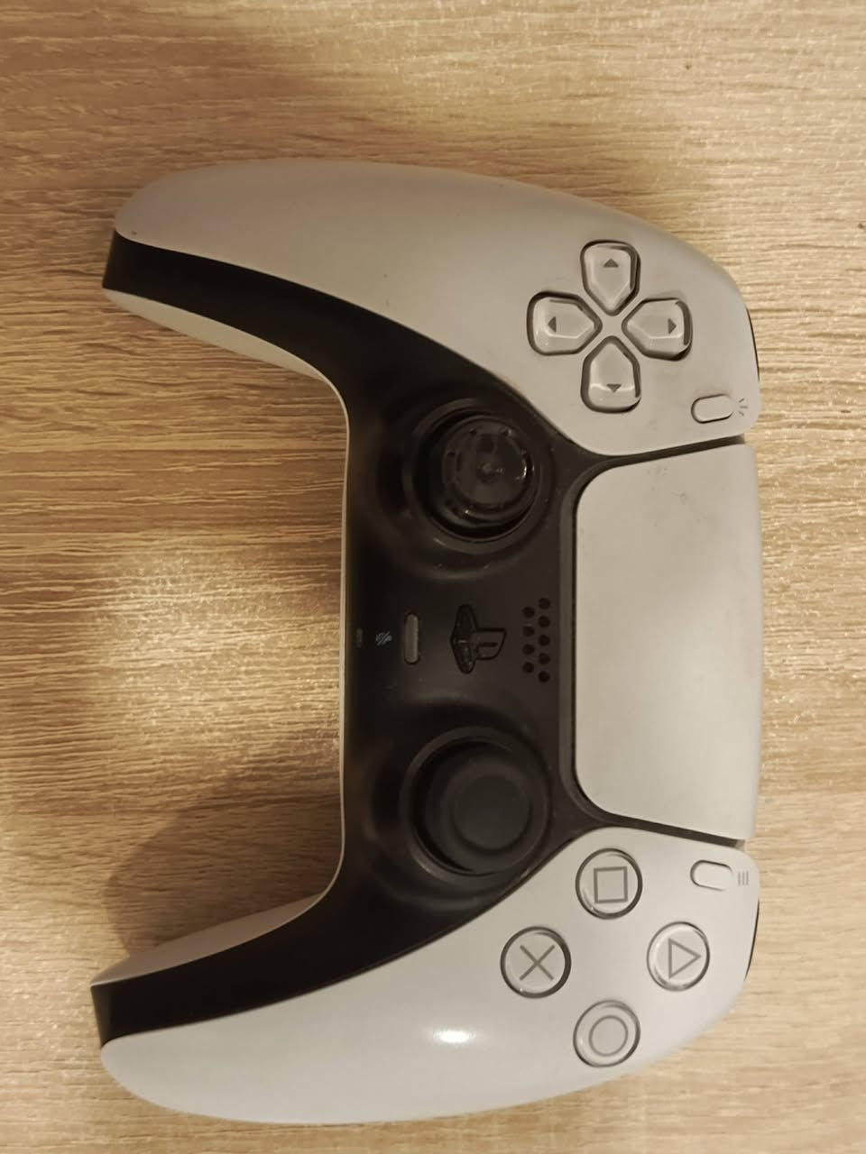 السلام عليكم
بلي فايف سلم 🎮
واحد تيرا (1000GB)
البريطاني 
يحتوي على جوستكات اثنان
يحتوي على قاعده البلي التي تتضمن
1 تبريد للبلي 3 سرع 
2 شحن جوستكات
3 مكان للأقراص 
4 مكان السماعه
5 تحتوي على منافذ يو اس بي 
يحتوي على أربع اقراص( الالعاب)
1 GTA5 
2 كول اوف ديوتي مودرن 2
3 كوست اوف سوشيما 
4 وارزون z
السعر 880 و قابل للتفاوض
و عندي UPS نوعيه الفاربر الاونلاين 1KV اختياري تريد تشتري تريد لا
العنوان 
بغداد --- الغدير 
للاستفسار 
*********** 
متواجد واتساب
