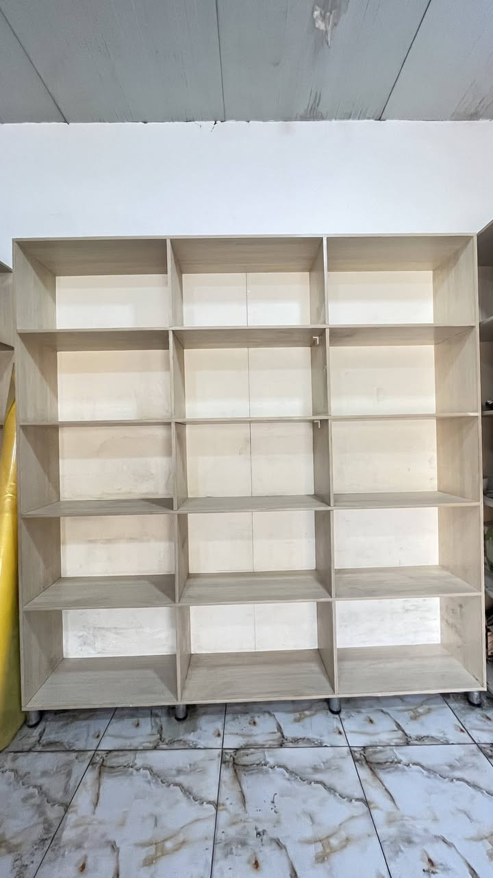 رفوف خشب MDF للبيع العنوان الكفاءات الشارع الفاصل بين حي السفير والكفاءات
القياس
 العدد 3 قطعة  ارتفاع 244 سم عرض 244 سم 
 العدد 2 قطعة  ارتفاع 244  سم عرض 122 سم 
عمق الخانه 40 سم ارتفاع الخانه 40 سم
بين خانه وخانه تقريبا 75 سم
التواصل على الخاص او واتساب
رقم الهاتف ***********
