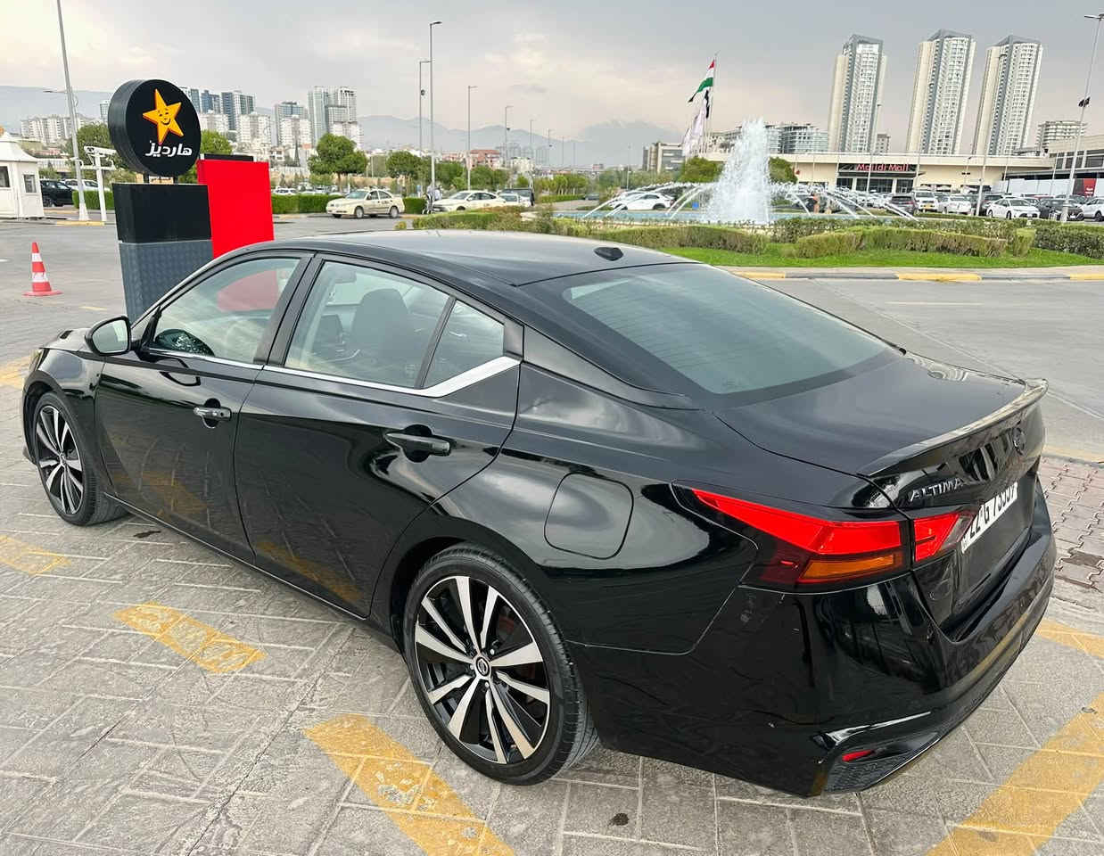 للبيع التيما اسود
السعر  109 وبي مجال
*********** 
موديل 2020 
موصفات S 
تحكم ستيرن 
تثبيت سرعه 
تبريد ثلج 
بصمة ابواب 
بصمة تشغيل 
صندوق بصمه 
تشغيل عن بعد 
حجر بلادي 
رادار بلادي 
ماشيه 100 ميل 
السياره بيهه خمس قطع ناشر السونر
بدون دواخل شرط 
رقم سنويه هزه براد جديد 2031
مكان السياره ديالى خانقين
