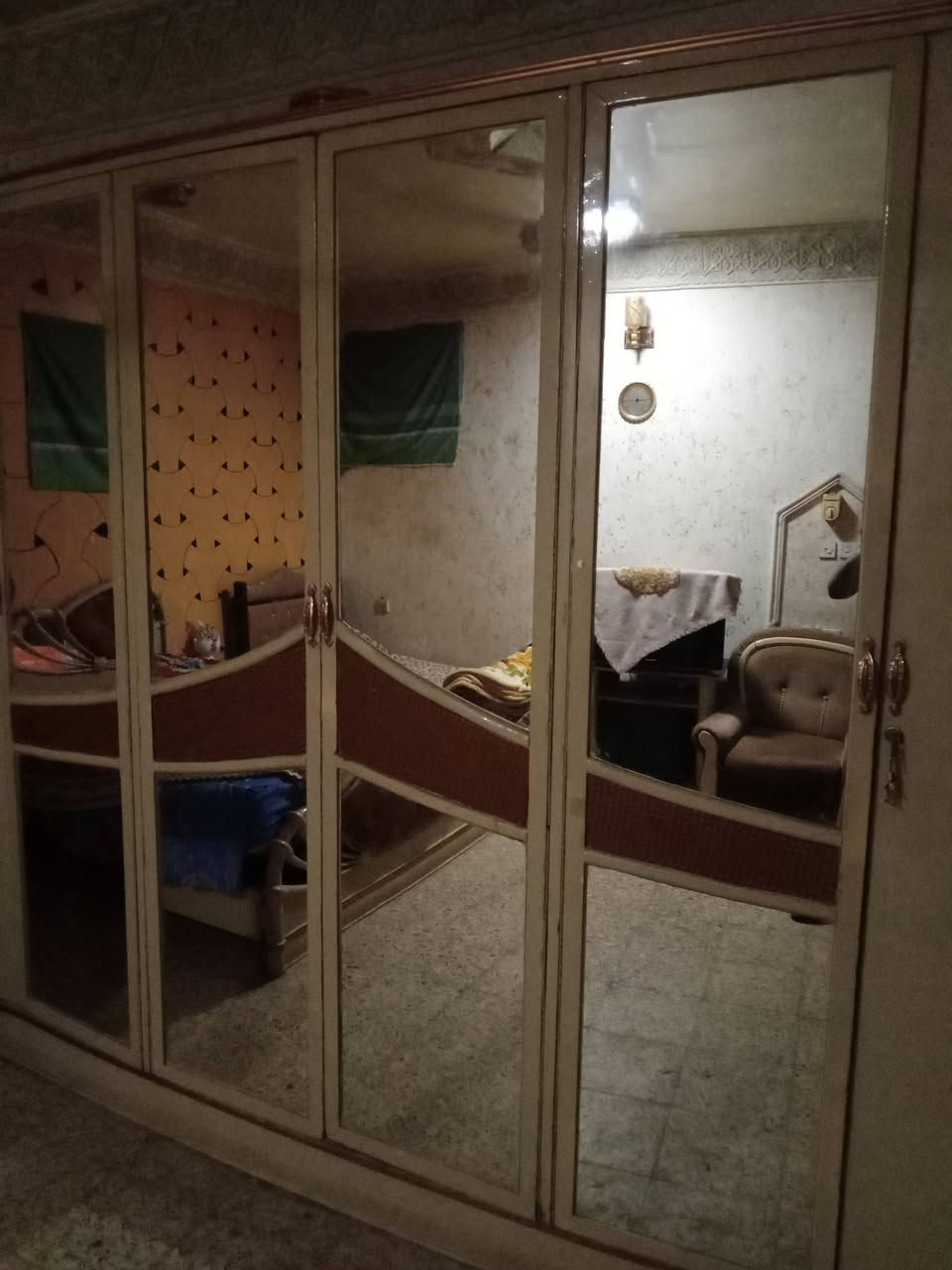 غرفة كاملة للبيع للاستفسار الاتصال على الرقم 
***********
