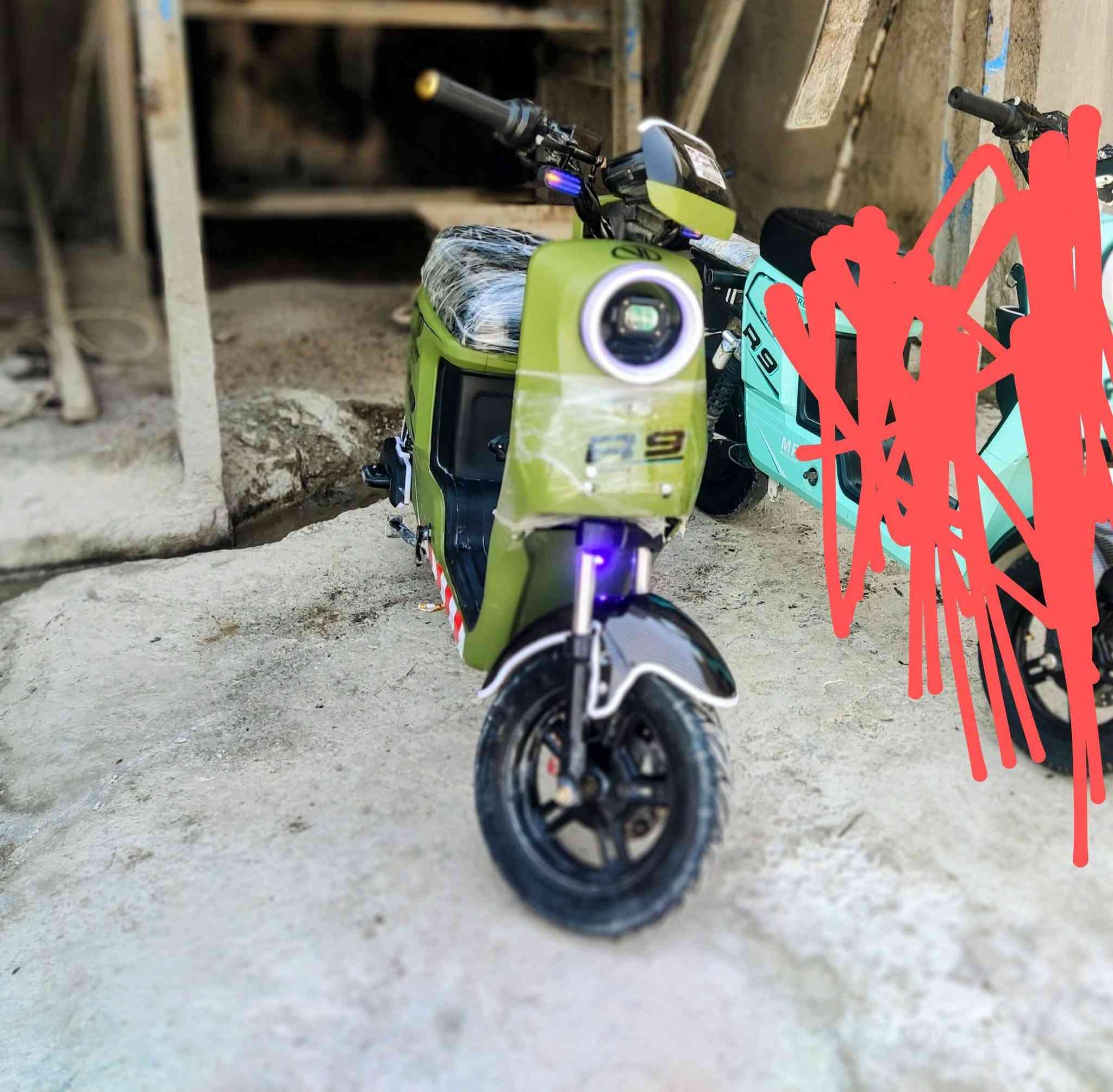 السلام عليكم للبيع دراجه شحن R9 لون زيتوني دراجه مكفوله من شخص أو زلع  الدراجه اخناها صفر  سعرها 550 وبيها مجال قليل مكاني كركوك حي الصناعي القديم رقم الهاتف ***********
رقم الواتساب *********** خذني ارقمي
