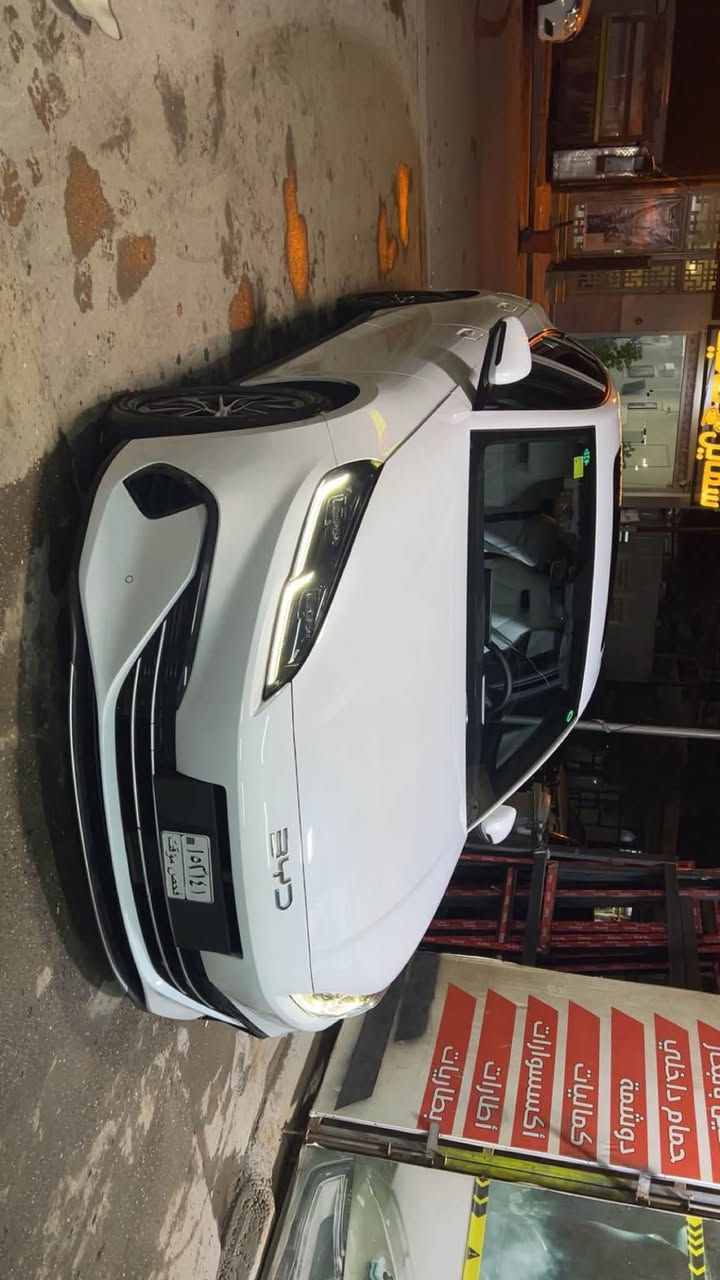 السلام عليكم ورحمة الله وبركاته BYD سيل 6 السيارة جديدة بمعنى الكلمة ومرقمة وجاهزة درهم متصرف عليه رقمها مميز 55622 بغداد بأسمي تحويل ثاني يوم 
المواصفات بانوراما كامرات عدد 5 و تشغيل عن بعد 
وكومة مواصفات بعد السعر ٢٥ مليون وبيها مجال حگ الجية 

الاتصال : ***********
