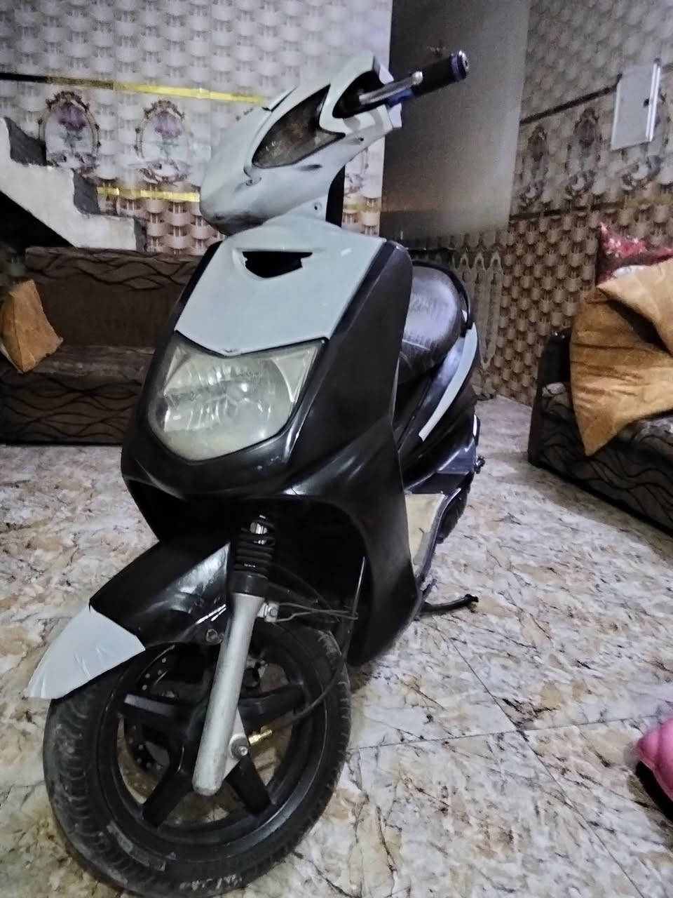 السلام عليكم شباب سكنس 140 نكره سلف مكينه ناعمه مامفتوحه ابد شلعه معدل فول كهرباء كله تستغل تايرات ودبلات جدد بريك امامي خلفي اشاير يسره يمنه هورن عداد سرعه بانزين مال حناي مكان زعفرانيه قفل 350 شراء اتصل ***********
