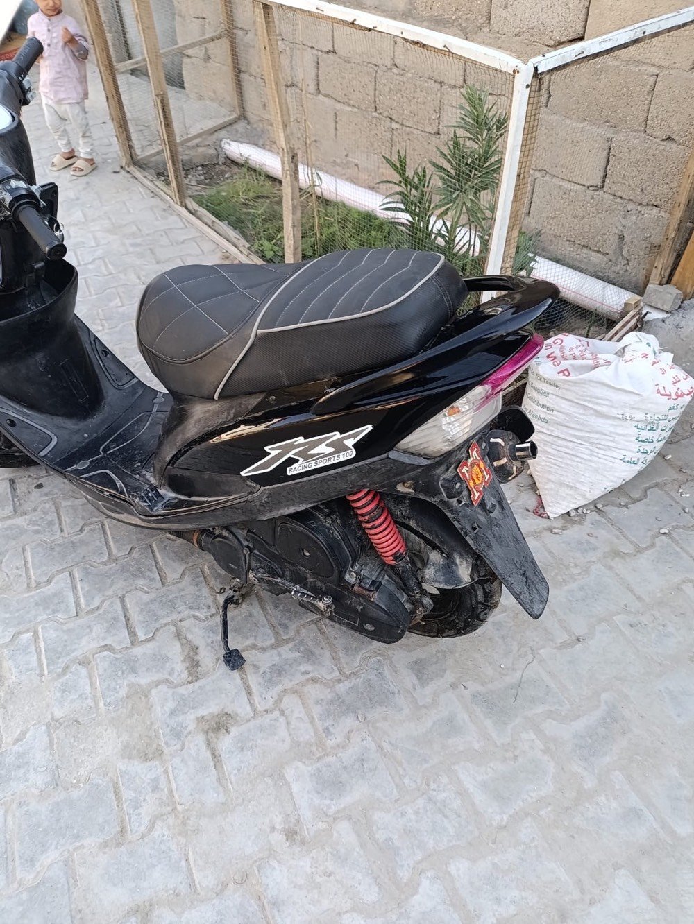 دراجه ماكس عدله بوشه49 ما ناقصها ايشي بس باتري الضفيرة شغله السلف شغال المكينه مفتوحه مره وحده الكفرات مختومات مستعجل