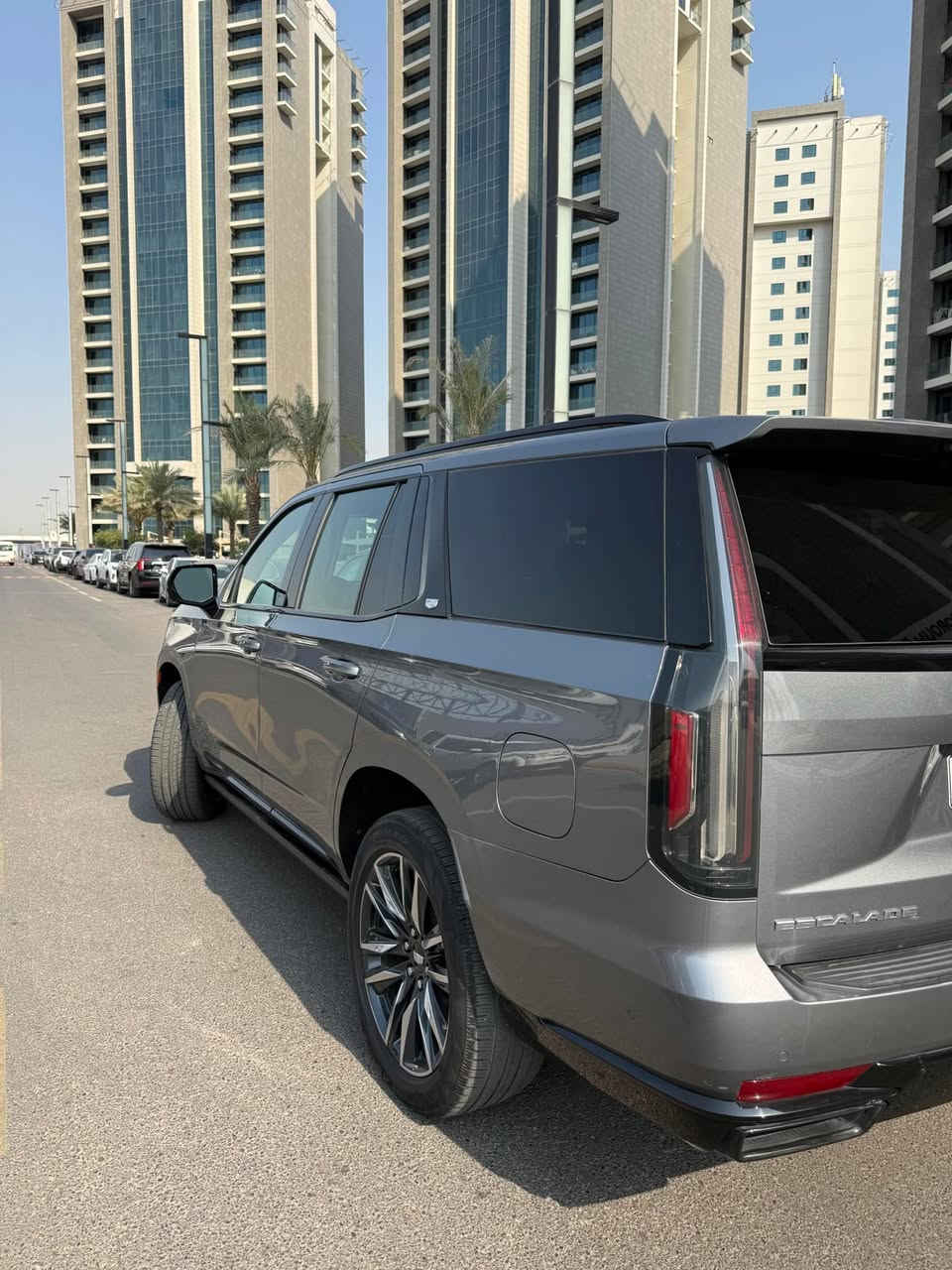 🛑 السلام عليكم 

للبيع 
Cadillac Escalade Sport 2022 
كديلاك اسكاليد سبورت 2022 
وارد امريكي ماشية 90 الف كيلو 
رقم بغداد بأسمي تحويل مباشر 
رقم جديد و هزة و سنوية جديدة 
كاصها من امريكا على ايدي مباشر 
محرك 8 سلندر 6.2 
حادثها بجم بدون دواخل
محرك ما مفتوح شرط بلادي 
 بنيد و جاملغ جهة السايق مبدل ومصبوغ فقط 
جاملغ عكس السايق معدل بارد بدون صبغ 
دواخل المحرك كلا على البلاد سيارة وصلت تمشي مابيها شي 
 ايرباك ستيرن و بردات فقط و مرجع سستم كامل
سيارة حلوة ونظيفة و كاملة مابيها نقص شرط الفحص 
مفولة مواصفات كامرات 360 درجة ، رادارات ، داتاشو ، كامرة بالمراية ، اوتو بارك ، سستم صوت 36 سماعة ، مساج ، بانوراما ، كشنات تدفئة تبريد ، شحن لاسلكي ، ابواب شفط و دوسة وبعد هوايه مواصفات 
شادلها تخم تايرات Pirelli جديد 
مكان السيارة بغداد - حي الجهاد - مجمع البروج السكني 
سعر مناسب جداً 

اتصال / ***********
