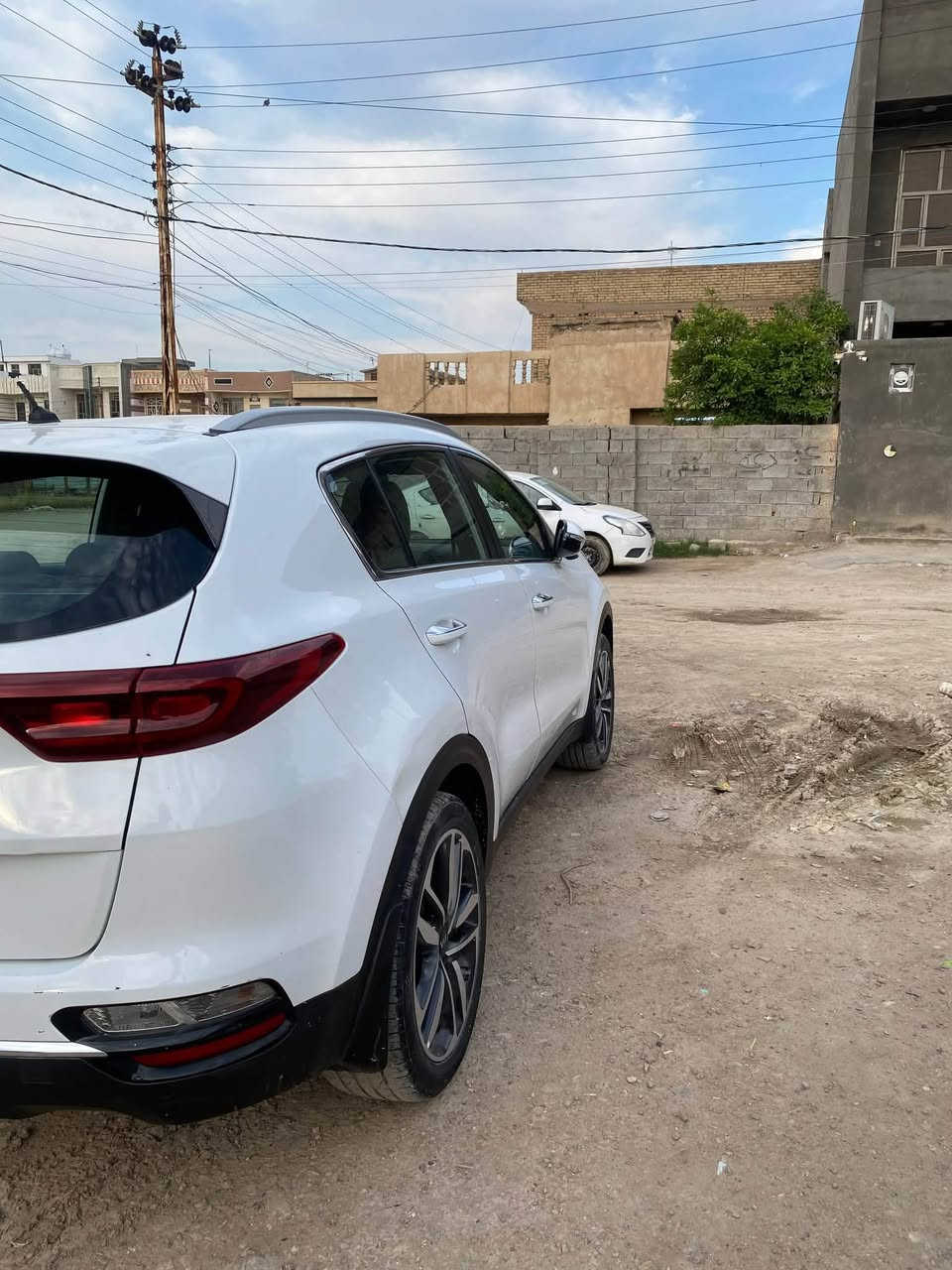السلام عليكم
بيع او مراوس K5 
كيا سبورتج خليجي 2020 
مواصفات عادية
اشارة بالمري
قطعتين تبريد
مراية شفط
تحكمات ستيرن
كاميرا خلفية
حساسات خلفية ، امامية
ماشية 92 الف وقابل للزيادة
وضعيات قيادة ( normal - eco -sport)

ضربتها خشم البنيد ورصعة بالجنطة والجاملغ
رقم بغداد ، بأسمي التحويل ثاني يوم
السعر 176 وبي مجال
المكان ، بغداد ابوغريب

للتواصل ***********
واتساب ***********
