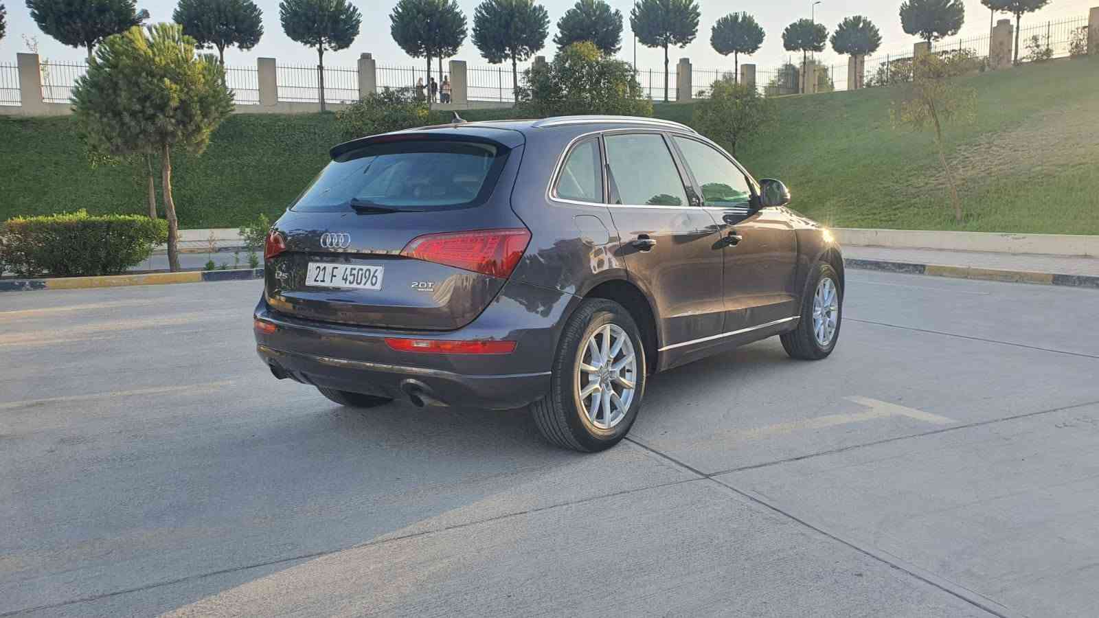 Audi Q5 quttro  2011
بێ بۆیاخ 
سعر 79 ورقە  قفل🔒
***********
🧲دەبڵ ئەکسل و و فول مواسەفات جگە لە سلاید
بەناوی خۆمەوەیە بێ کێشەیە 
کارەبیای و تەبرید و گەرمی هەموی بەشەرت 

مكاني سليمانية 
سيارة باسمي تحويل وكالة مباشر
*******************
الموديل : 2011 
مواصفات كواترو يعني دبل اكسل
محرك 4 سلندر ٢٠ تيربو (tfsi
 ***************
سيارة مكفولة من صبغ 

******************
مواصفات
Gps
شاشة اندرويد
ماشي ١٣٣ ميل
كاميرا  
بريك بصمة
كشنات جلد
تحكم ستيرن كامل 
تبريد  قطعتين مركزي
سلاجة
حساسات  أمامي وخلفي
نظام أوتو هولد 
تحكم مقاعد كهرباء
تحكم زجاج كهربائي
سنتر لوك
مشغل أسطوانات (CD) 
مدخل AUX و USB 
مصابيح ليد
مرايا كهربائية
بردات خلفي بلادي
مثبت سرعة
مانع إنزلاق
بلوتوث
07702️⃣1️⃣7️⃣5️⃣4️⃣8️⃣8️⃣ السليمانية, العراق
