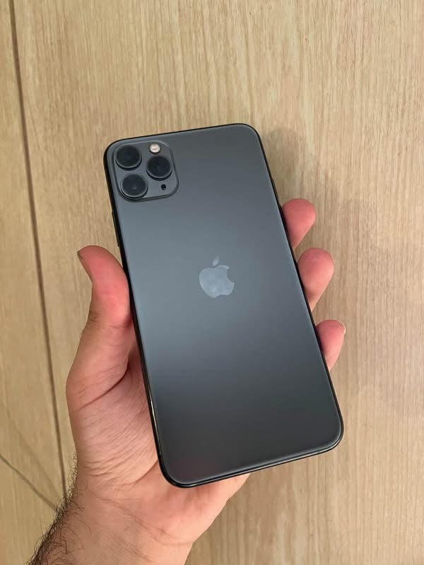 11 برو ماكس ذ 256 بطارية 100 بسعر 275