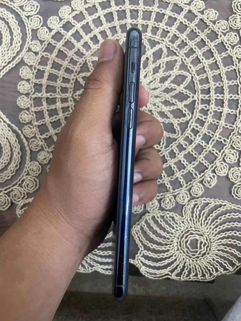 السلام عليكم أيفون 11برو ماكس الجهاز نضيف حيل الجهاز كله بلادي البطاريه76 الذاكره 256الجهاز بلادي بس قبل فته طلعلي الشاشه قطعه خير معروفه تجي وتشوف الجهاز إذا الشاشه مو اصليه لا تاخذه السعر 270وبي مجال البكان بغداد  الرقم ***********
