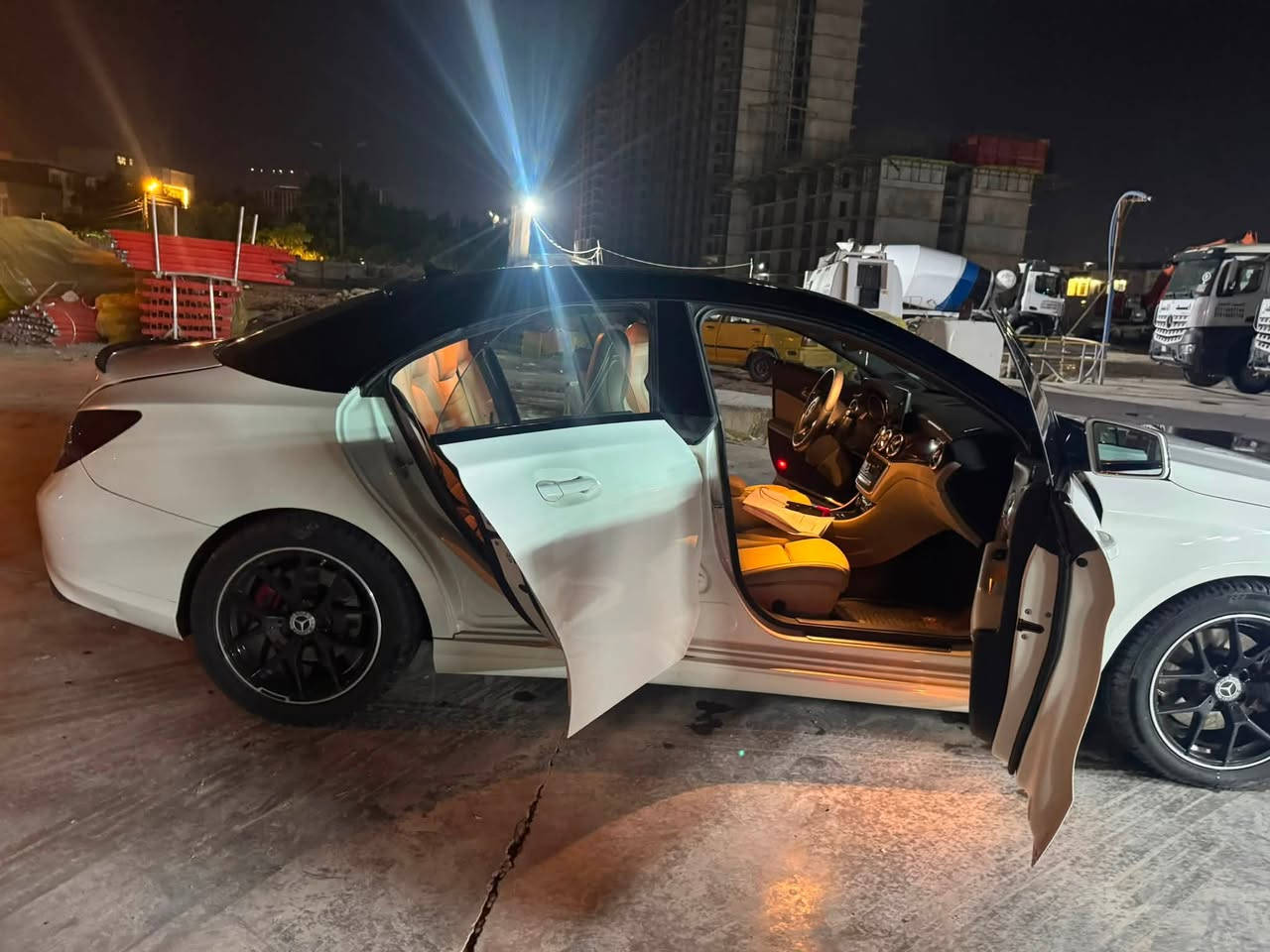 السلام عليكم شبابنا الطيبين مرسيدس شبابيه CLA250 فورماتك موديل 2018  ماشيه 110الف كم رقم اربيل هزه وفحص صالح لغاية شهر الثامن سنويه جديده باسمي تحويل مباشر  مواصفات فوول ميحتاج اكتبلك جريده  فوول السياره محرك 2000T  وارد داخله كليين للعراق هنا صار بيهه صبغ باب وجاملغ خلفي ايمن اثر شخط بدون  دواخل  السياره جاهزه   كير محرك تبريد  بيع او مراوس حسب القناعه والسعر المطلوب 140$ ومكانه بغداد حي العدل  واي استفسار ثاني ***********
