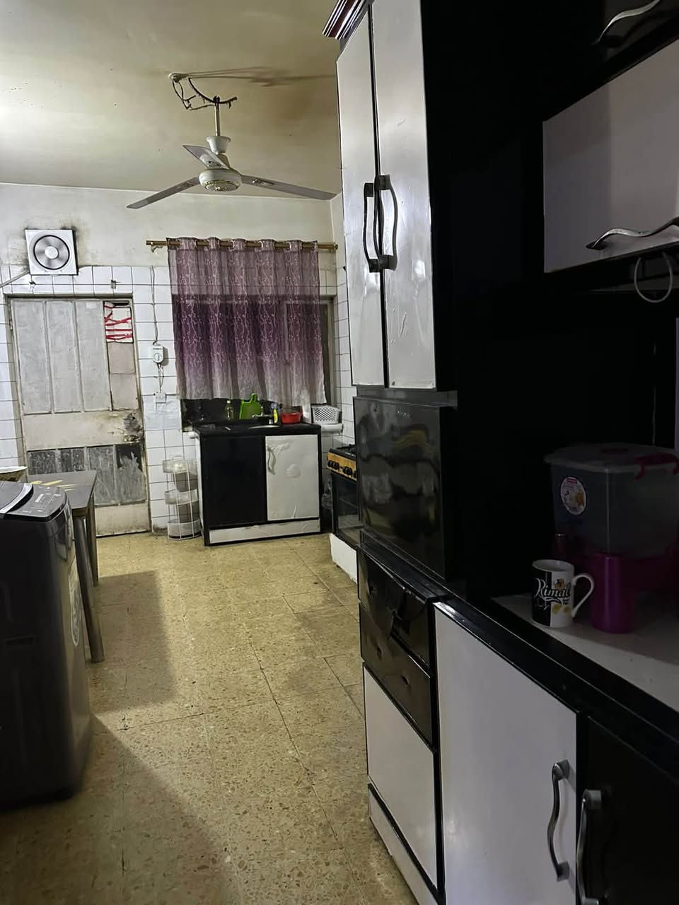 🏠 للبيع شقة سكنية مميزة في موقع خدمي واستراتيجي
📍 الموقع: سر قفليه – شارع السعدون
📌 تقع في الفرع الرابع مقابل فندق شيراتون
📌 قريبة من مستشفى الأندلس الأهلي
📌 موقع حيوي وقريب من الأسواق والخدمات والمواصلات

🔹 مساحة الشقة: 75 م²
🔹 الطابق: الأول
🔹 عدد الغرف: غرفتين
🔹 صالة: واحدة
🔹 مطبخ: واحد
🔹 حمام: واحد
🔹 مرافق: متوفرة
🔹 العمارة: عوائل فقط

⚡ الخدمات متوفرة:
• ماء
• كهرباء وطنية
• سحب جاهز
• منطقة هادئة وخدمية وقريبة من جميع الاحتياجات

💰 السعر: سبع ملايين دينار عراقي
🤝 يوجد مجال للتفاوض للجادين

💵 الإيجار الحالي: 350 ألف دينار شهريًا
📈 مناسبة للسكن أو الاستثمار

📞 للاستفسار والمعاينة:
أبو غيث – ***********

🔑 فرصة ممتازة للسكن والاستثمار في موقع حيوي ومميز

ملاحضه مكلف ب النشر التواصل مع صاحب الرقم .
