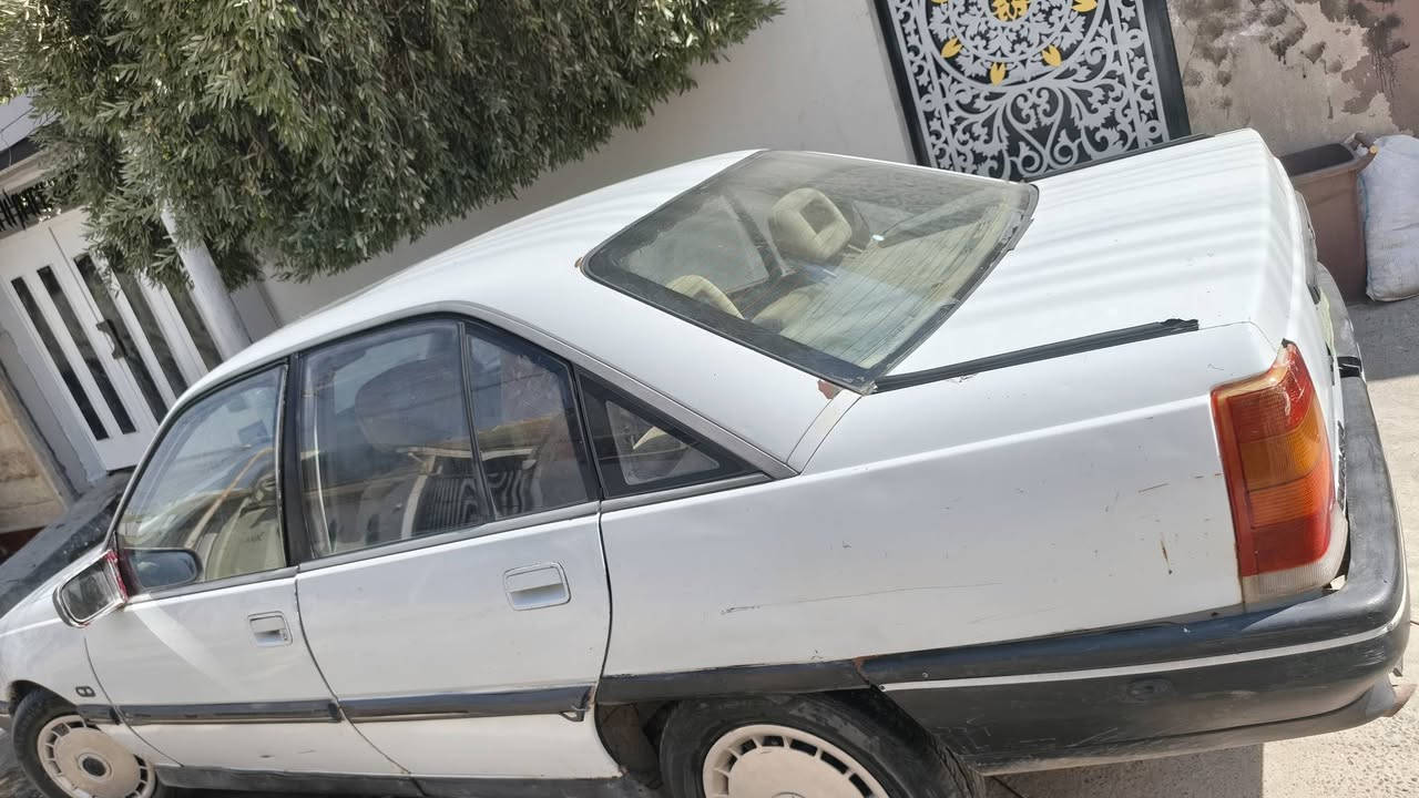 اوبل اوميكا 20 موديل 1990 سيارة نضيفه محرك كصه كير شرط سيارة ناعسه طخم 100٪ تايات نضيفات باتري جديد وايرمنيه كله شغاله سيارة جاهز بس عوزه ترتيب داخل سنوية خضرة شرط الوكاله و التحول 
سعر 18
***********
***********
