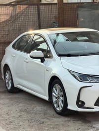 كورله هايبرد الشكل الخليجي موديل ٢٠٢٥ سياره فول ماعدا الكرسي غير كهربا...