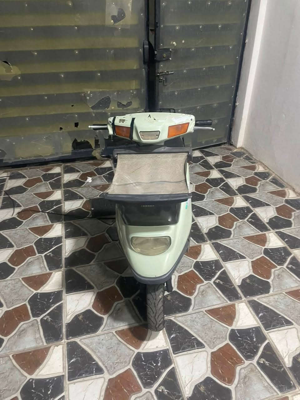 دراجه ياماها بل شرط نكره سلف ناقصها بس بطاريه كابريتر بل شرط هندر واحد نشتغل شاصي بل شرط ***********
