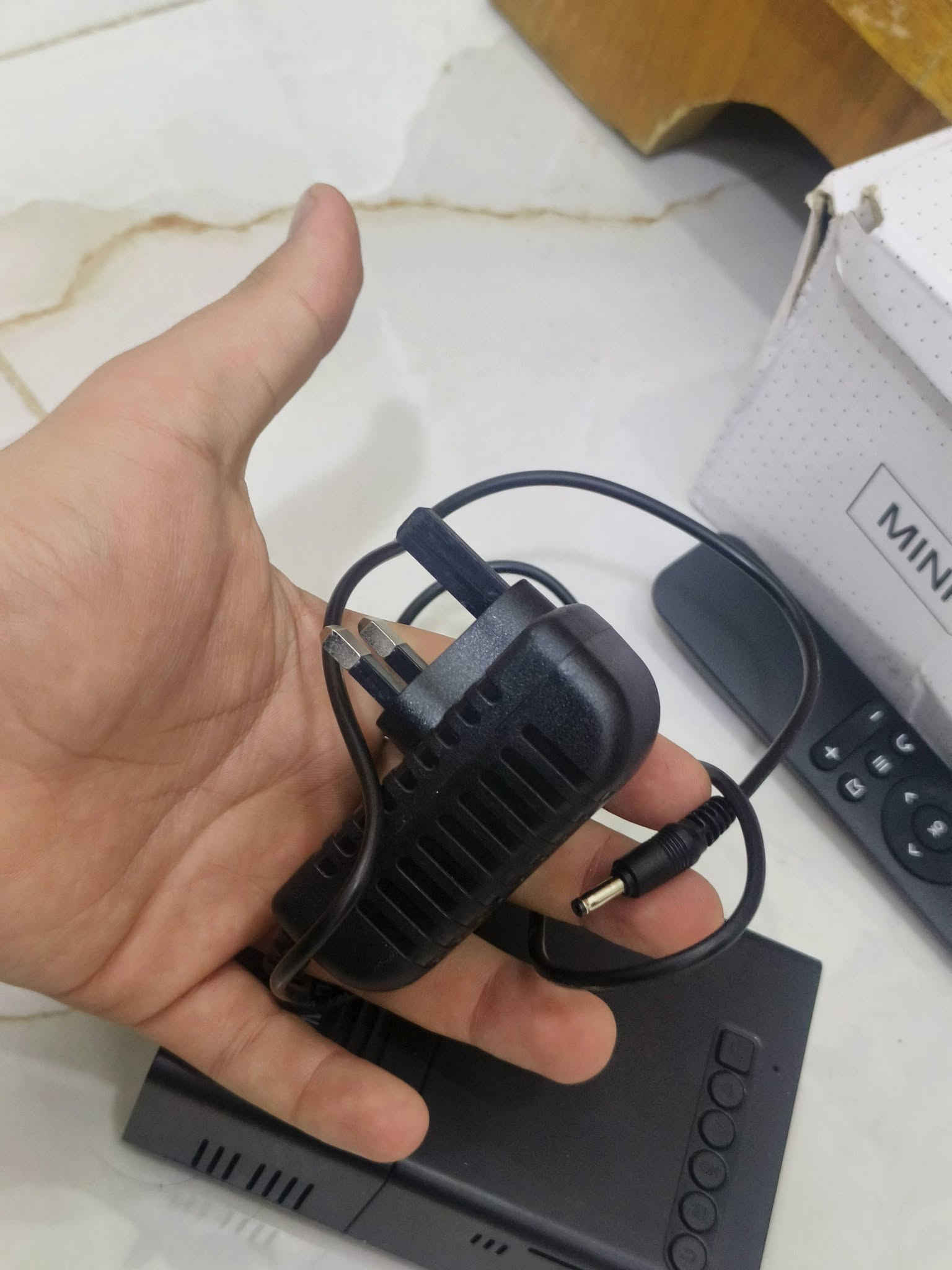 داتاشو جهاز عرض سينمائي 
يعرض من التلفون عن طريق كيبل الشحن تستخدم برنامج(HCLink) 
ويعرض من التلفزيون او الابتوب بكيبل (HD) 
ويعرض عن طريق الرام
يجي ويا ريموت وكيبل تشغيل
الصوره مالته واضحه كلش
مامستخدم 
السعر 50وبي مجال اذا تشتري راسلني خاص

***********
