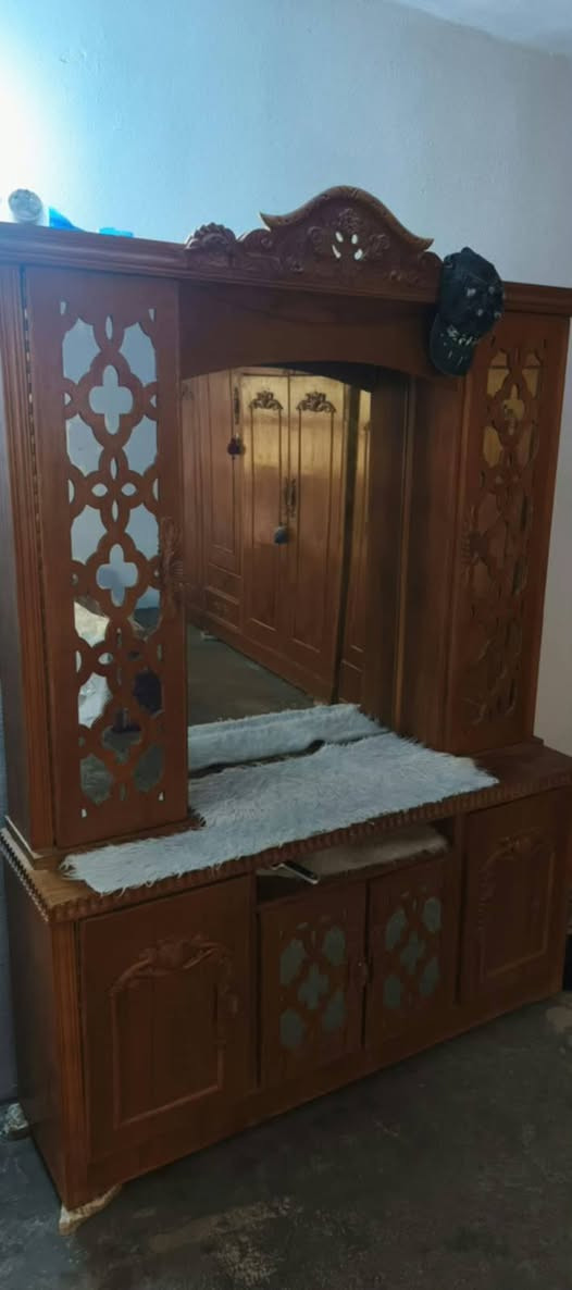 السلام وعليكم ورحمة الله وبركاتة عندي هاي الغرفة لالبيع السعر 750 وهاذا رقم صحبه  ***********وتعملو معو 🦋🌗💫
